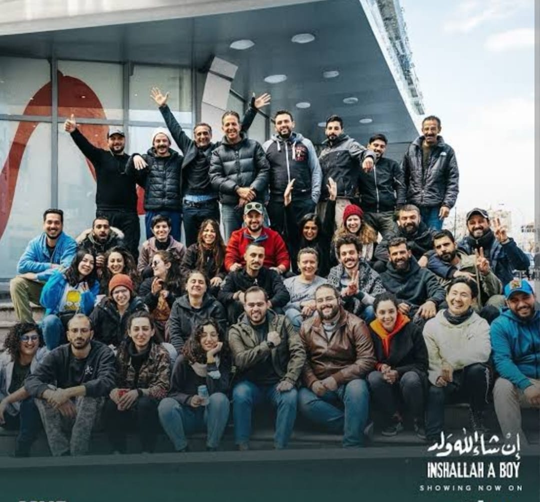 A equipe de trabalho, composta por atores, profissionais de montagem, iluminação, direção e equipe dos bastidores. 
Foto divulgação