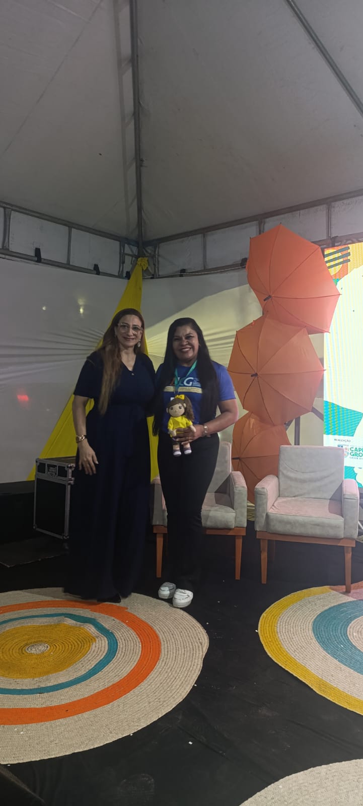 Verônica Moraira e a Secretária de Educação, Neumaria Gomes