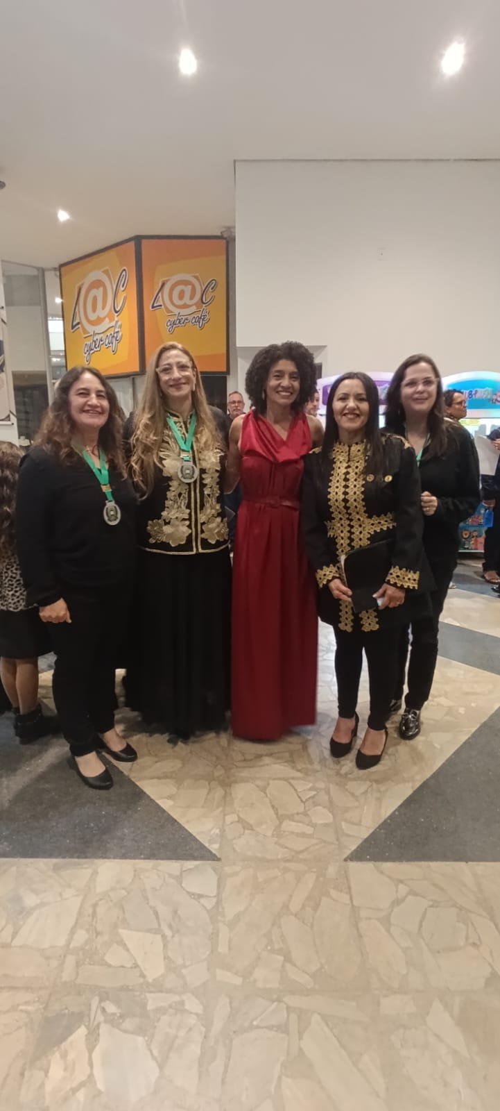 Marinês Gonçalves, Verônica Moreira,Arlete Campos, Suely Frias Cunha e Karla Dornelas
