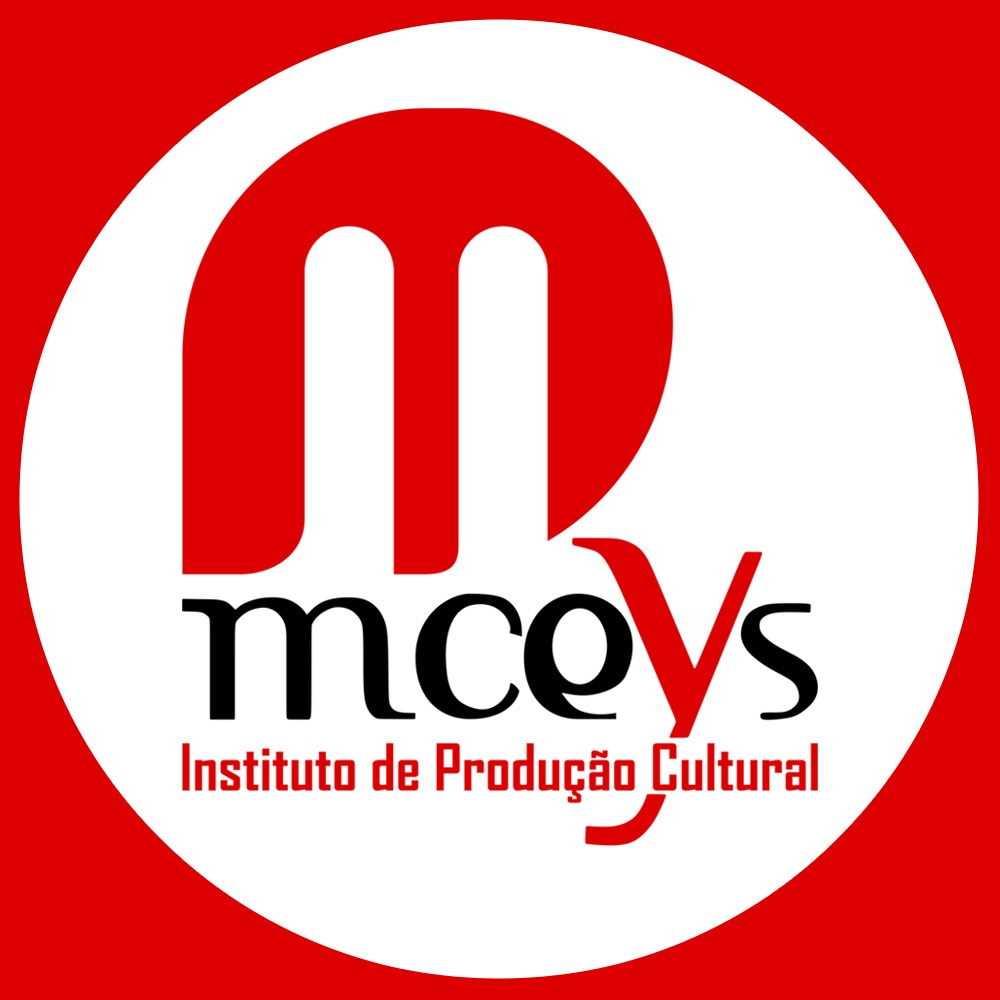 Logotipo do Instituto Mceys de Produção Cultural. Um círculo branco com fundo vermelho traz uma grande letra M estilizada em vermelho no topo. Abaixo dela, está escrita a palavra mceys em letras pretas e a inscrição Instituto de Produção Cultural em vermelho.
