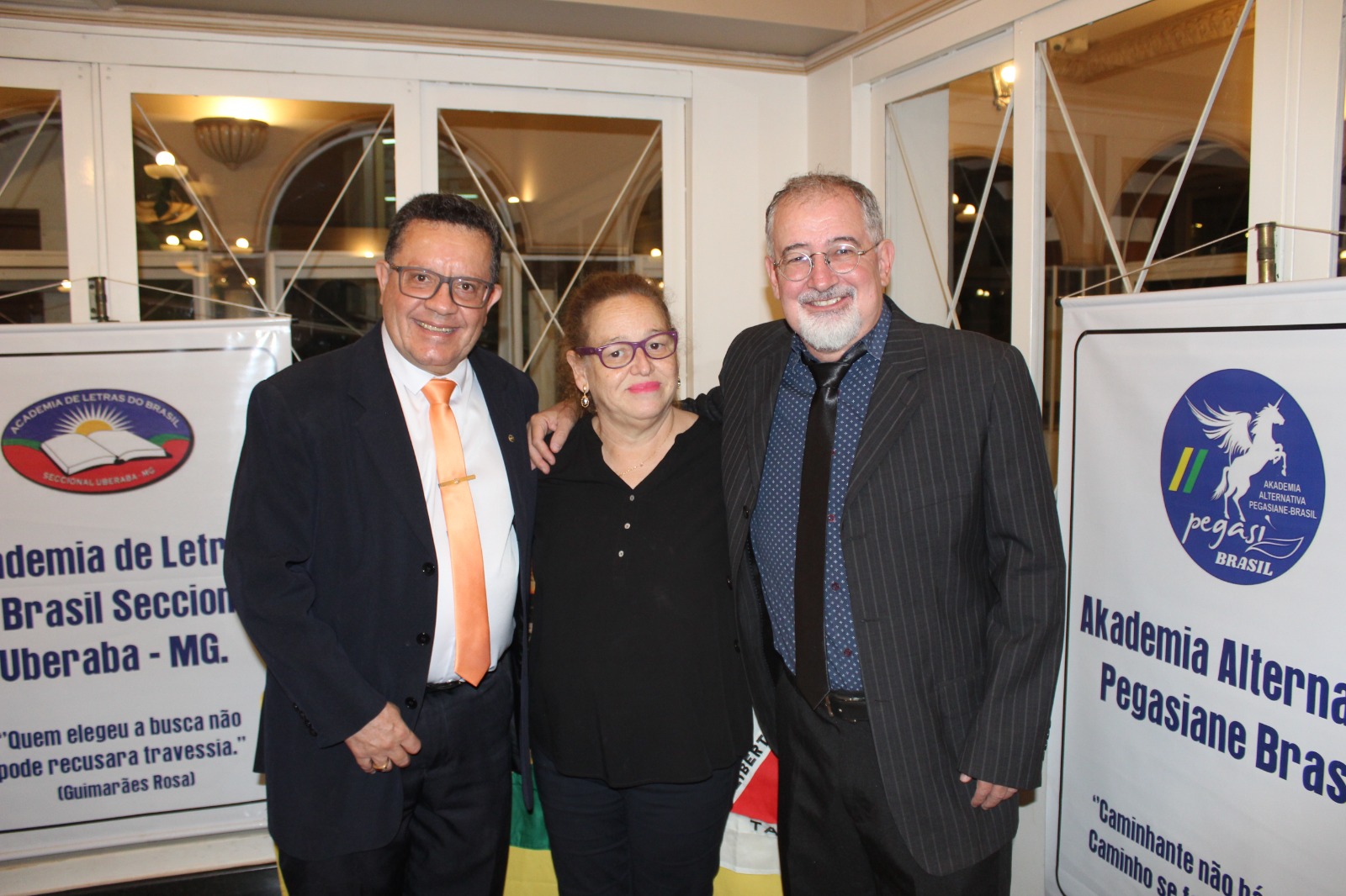 Acadêmico Mauricio Araújo, esposa Heloisa e Dr. Arlindo Costantin- Rotaty Clube Uberaba