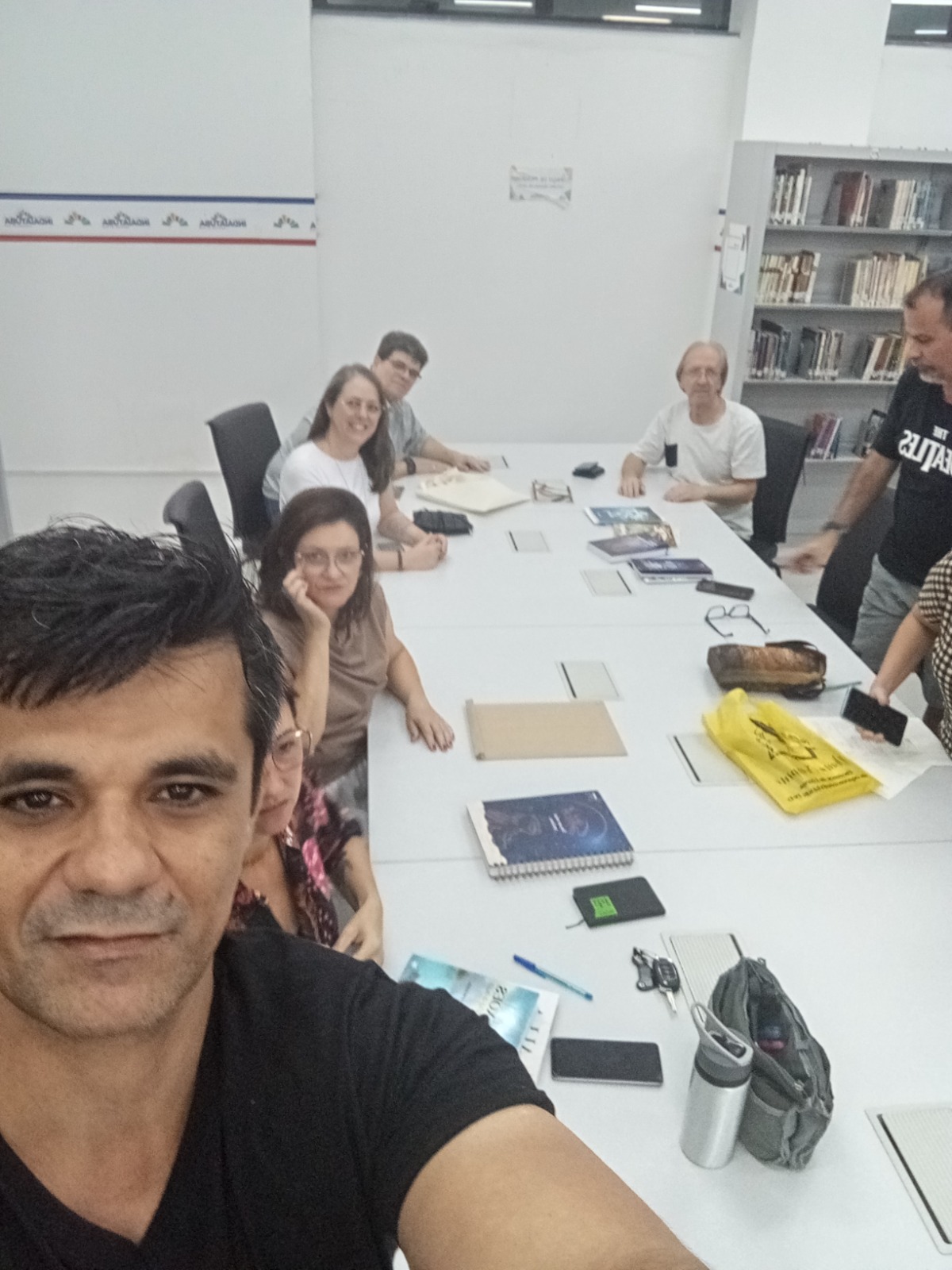 Grupo de escritores Trabalhando para a criação do estatuto 