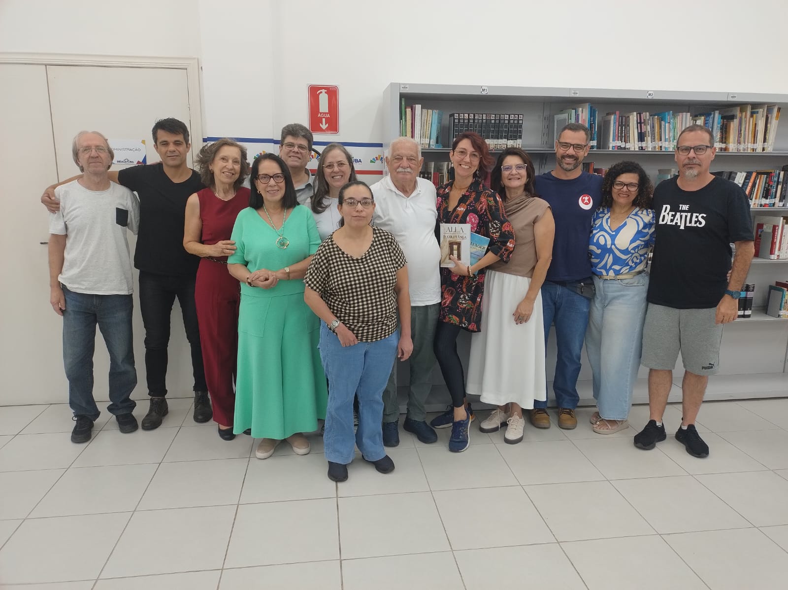 Grupo de escritores Trabalhando para a criação do estatuto 