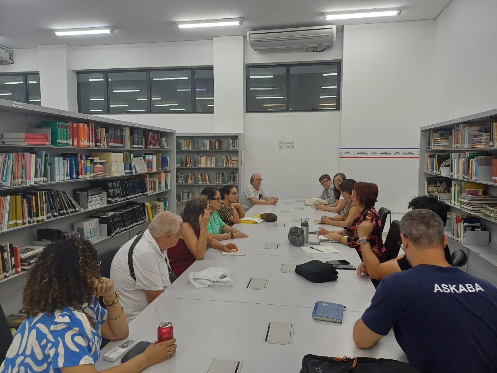 Grupo de escritores Trabalhando para a criação do estatuto 