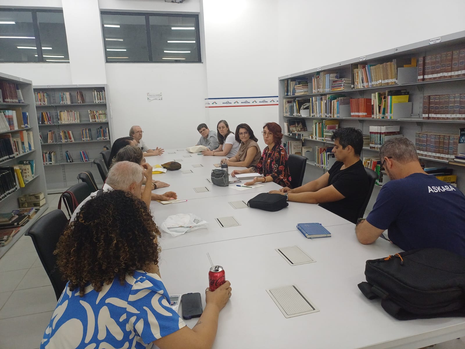 Grupo de escritores Trabalhando para a criação do estatuto 