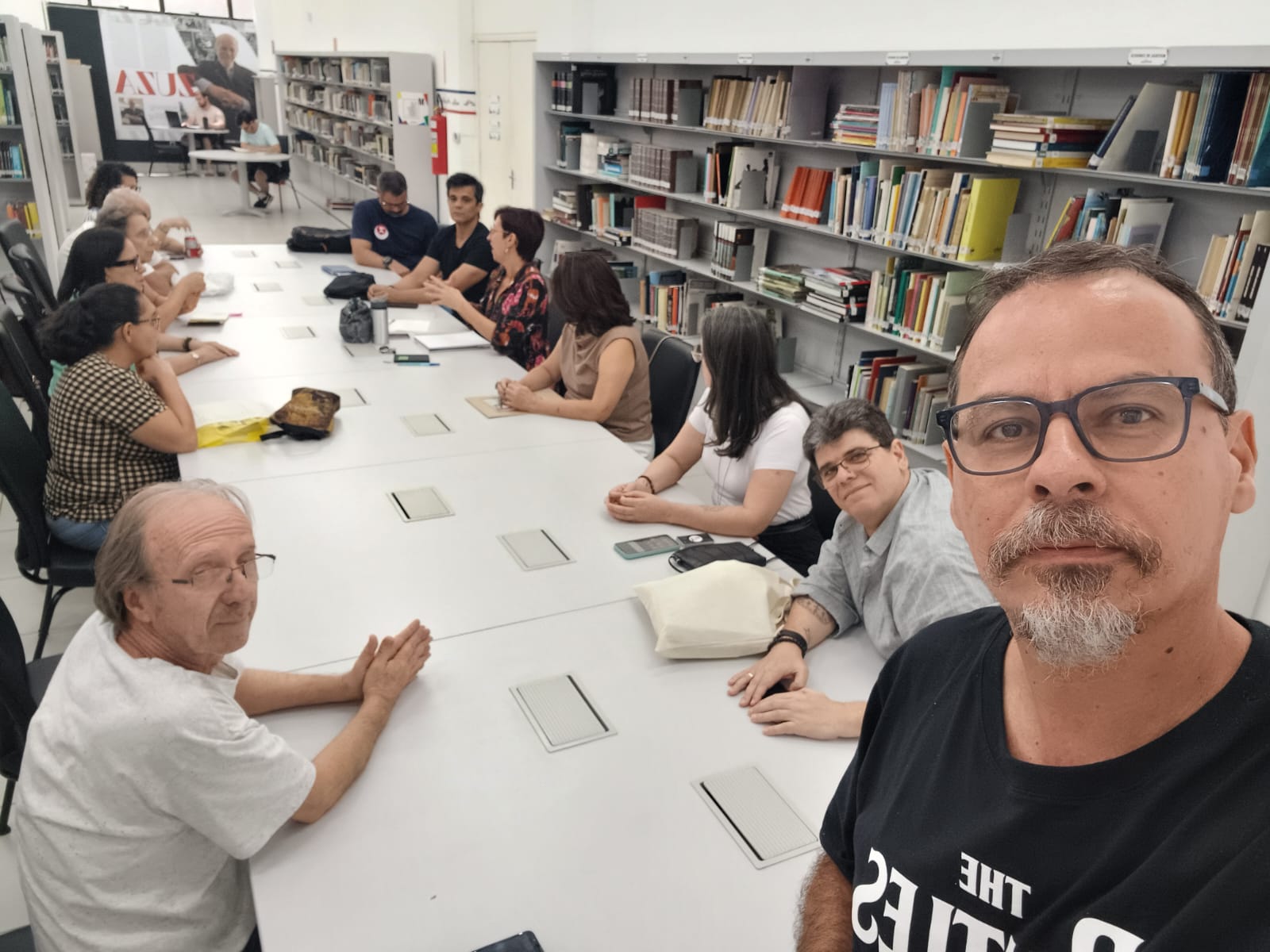 Grupo de escritores Trabalhando para a criação do estatuto 