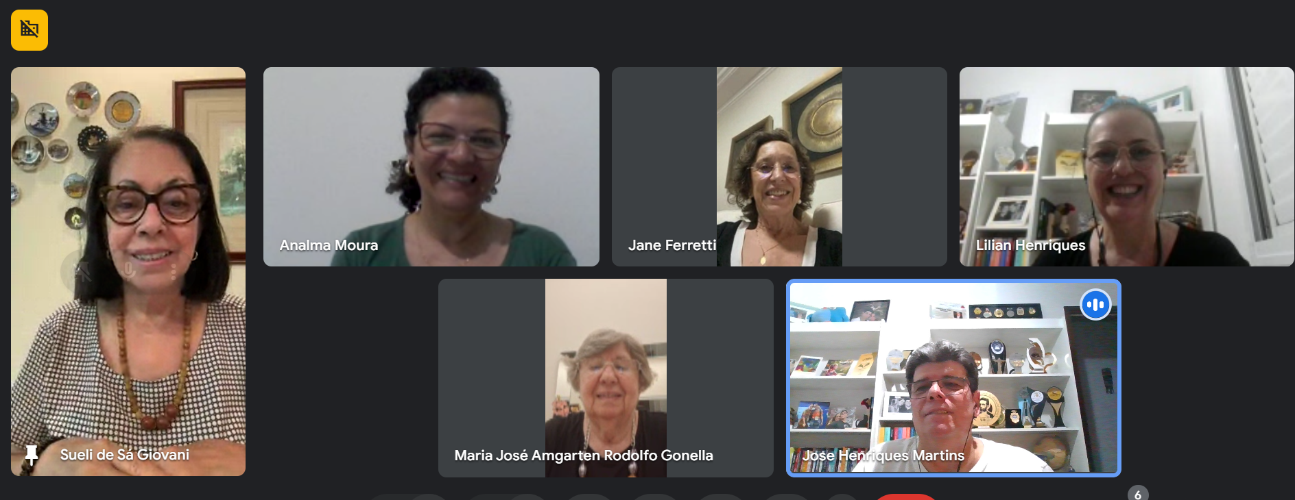 Grupo de escritores Trabalhando para a criação do estatuto 