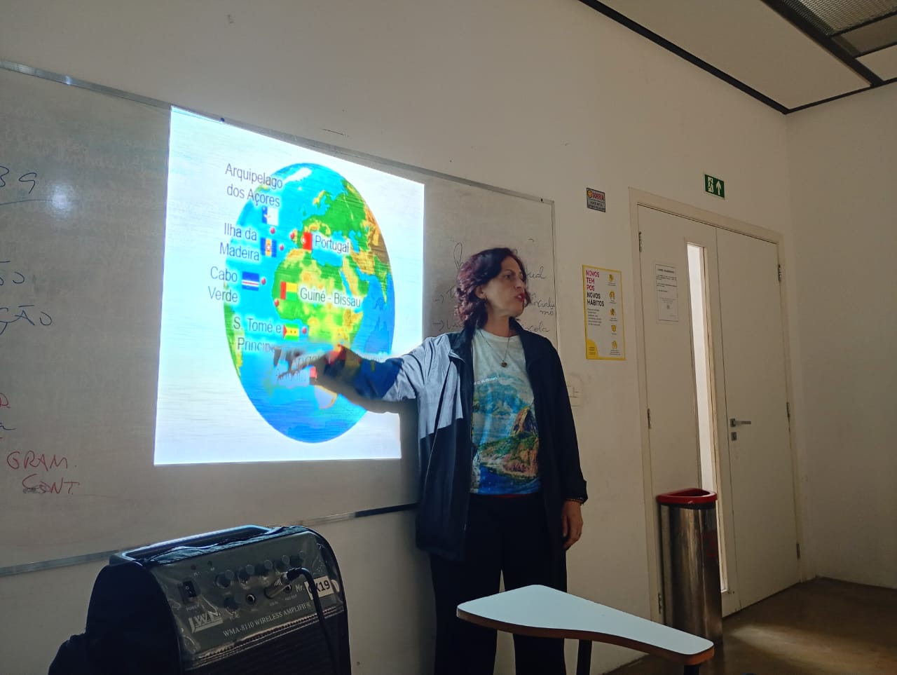 Professora Renata Barcellos em sala de aula - Foto por alunos do Nave RJ