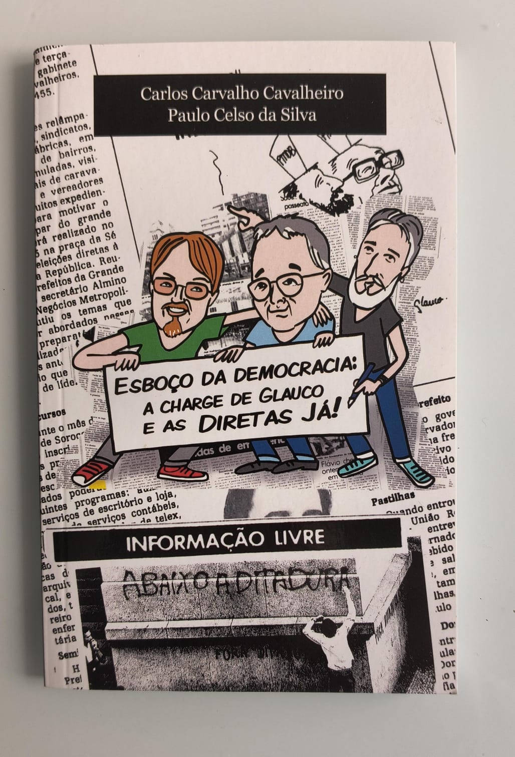 Capa do livro 'Esboço da Democracia: A Charge de Glauco e as Diretas Já!