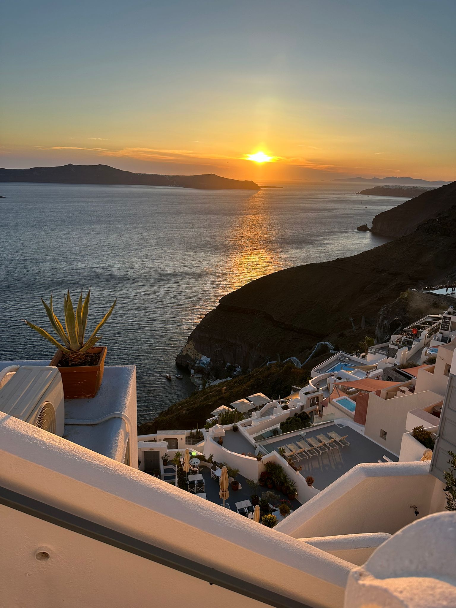 Santorini (ilha no mar Egeu). Foto por Eliana H. Pereira
