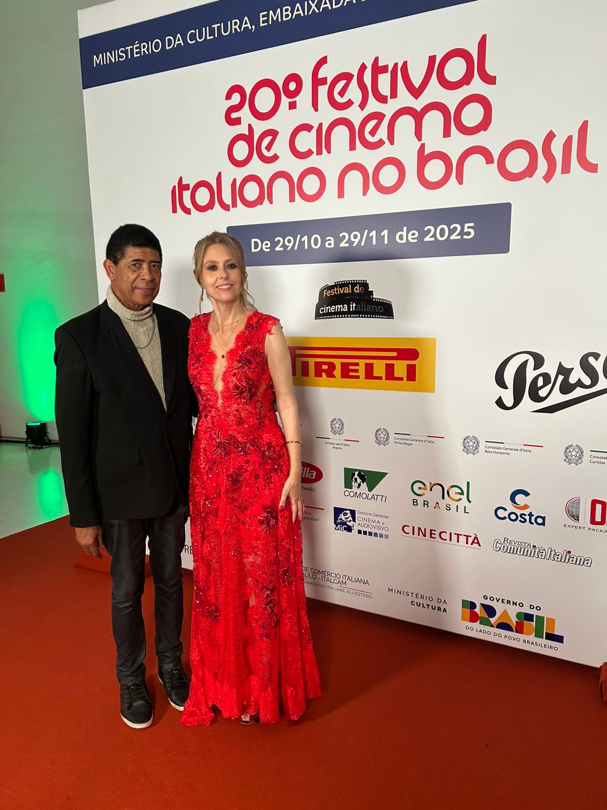 Hamilton Vieira, com a atriz e curadora do 20° Festival de Cinema Italiano no Brasil, Erica Bernardini