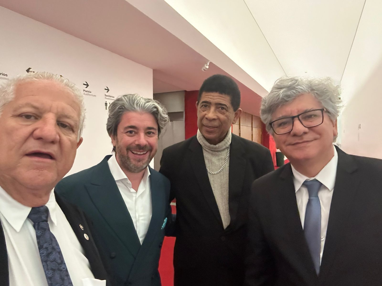 Da esquerda para direita: o presidente da Societá Culturale Italiana di Sorocaba: eng°. Valdir Paezani, o empresário Presidente da Câmera de Comércio Italiano em São Paulo-Br. Graziano Messara, o Chanceler da Cultura Nacional Brasileira na FEBACLA Hamilton Vieira e o Dr. Luíz Antônio Zamunner, Secretário Municipal de Cultura de Sorocaba