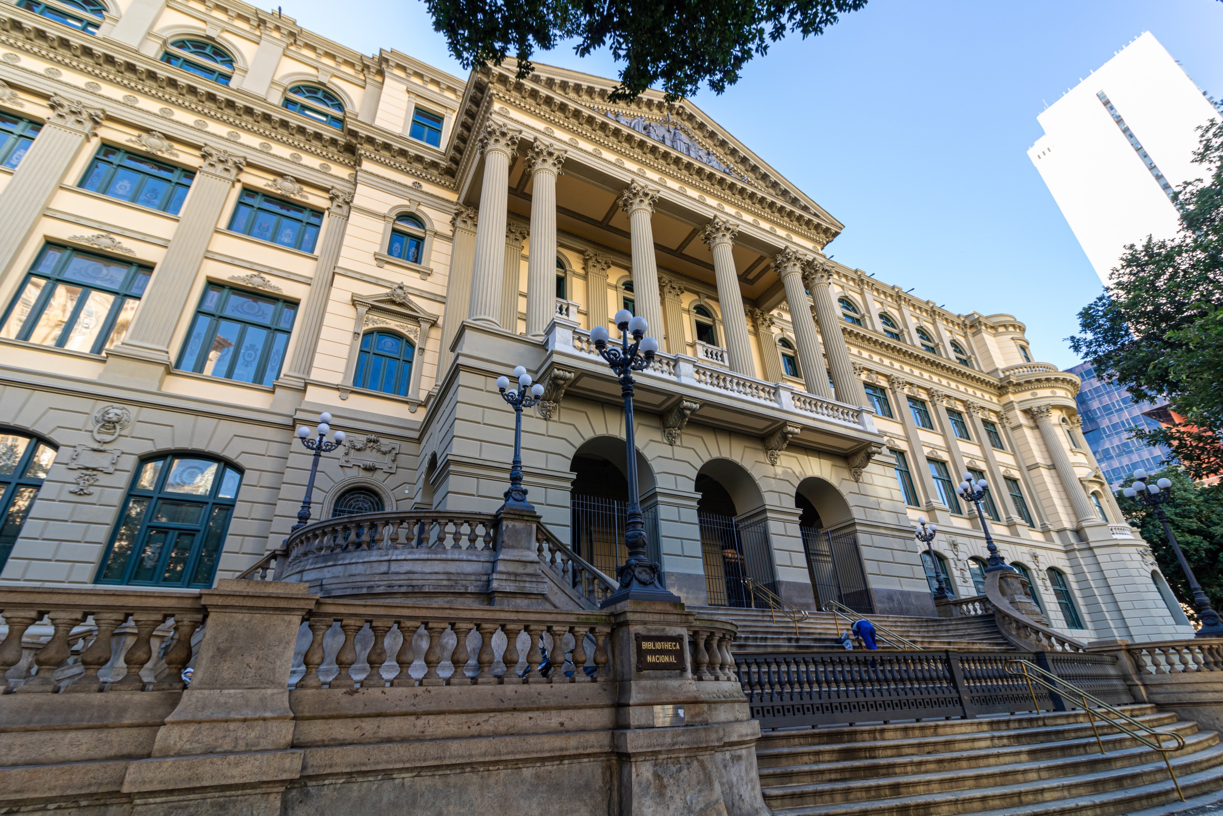 Foto da Fachada da Biblioteca Nacional no Rio de Janeiro. Foto: fvolu / hutterstock.com