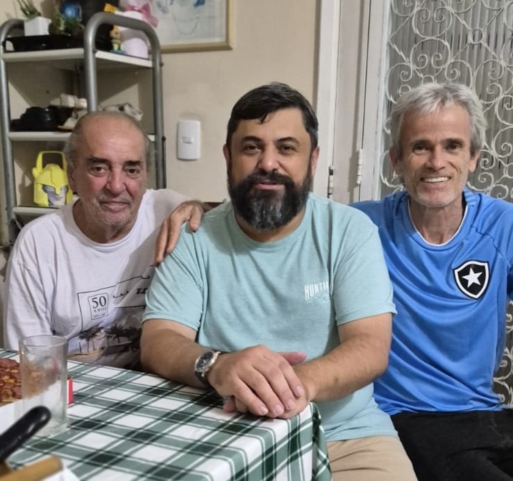 Eduardo com o escritor/editor Daniel Marchi e Celso (padrinho)