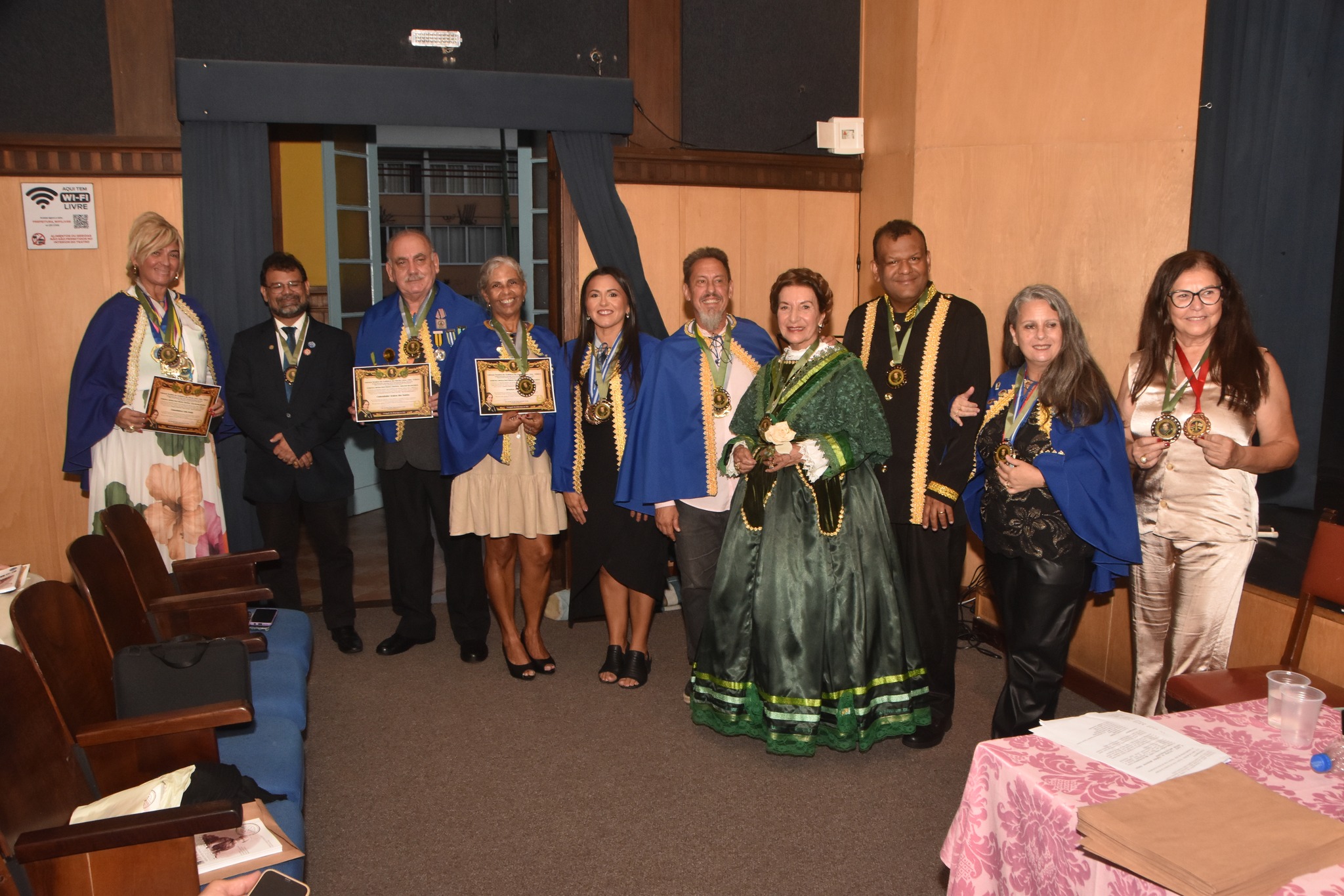 Registro dos agraciados com a Comenda Imperatriz Teresa Cristina – Mãe dos Brasileiros, honraria concedida a personalidades que se destacam por suas contribuições relevantes nas áreas cultural, social, educacional e humanitária.