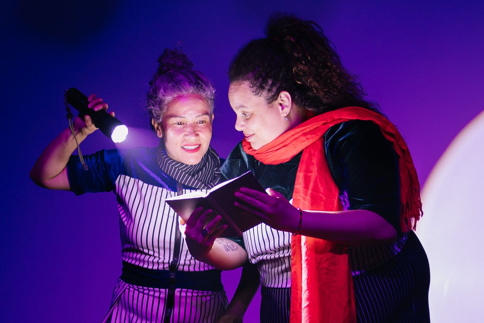 Cena do espetáculo 'Mulheres que sonham mudar o mundo' - Foto de Ricardo Oba