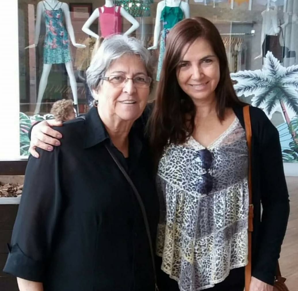 A autora e a mãe 'do coração', dona Marli Fernandes Grossi
