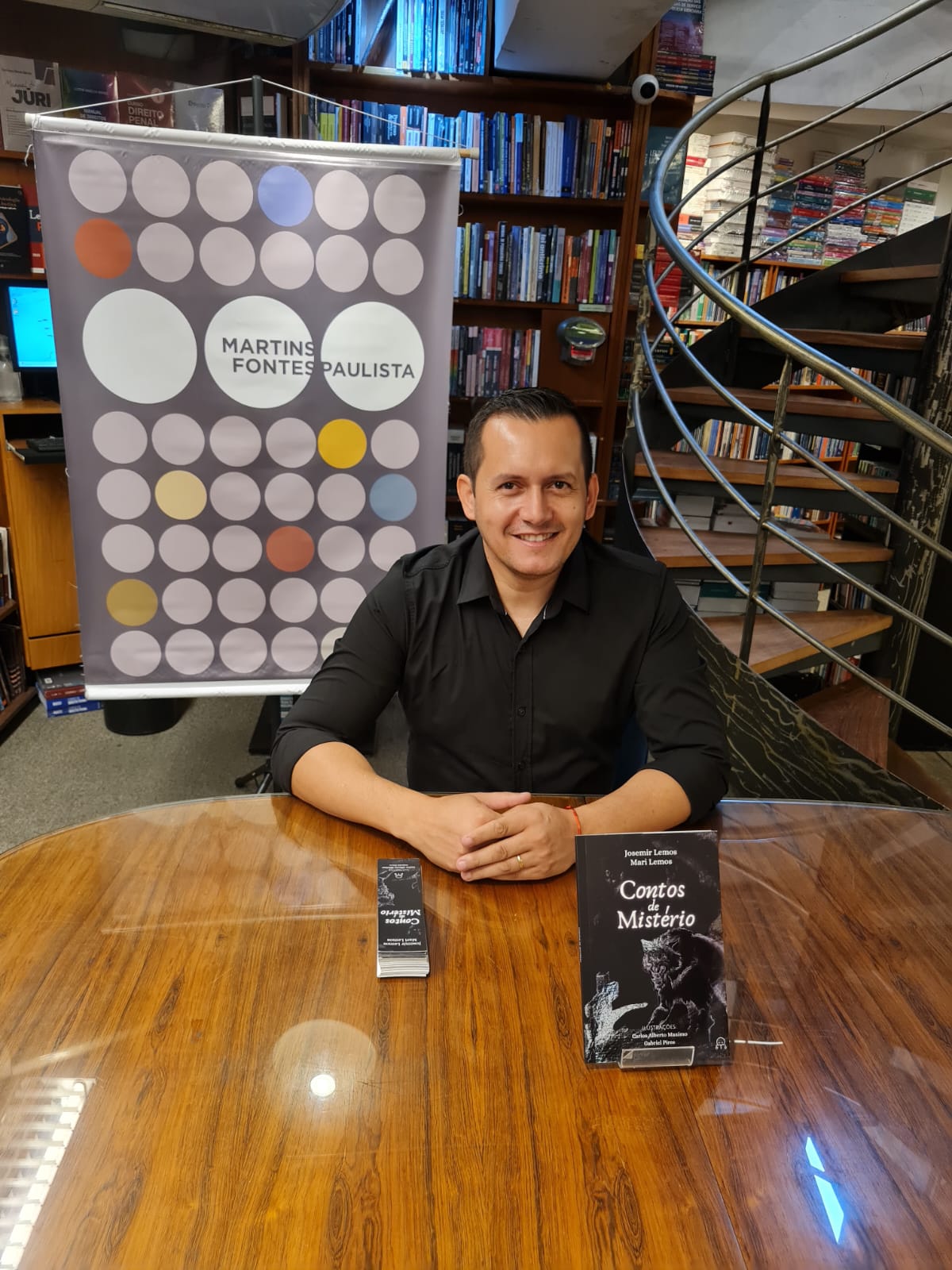 Tarde de autógrafos do livro Contos e Mistérios - Arquivo pessoal