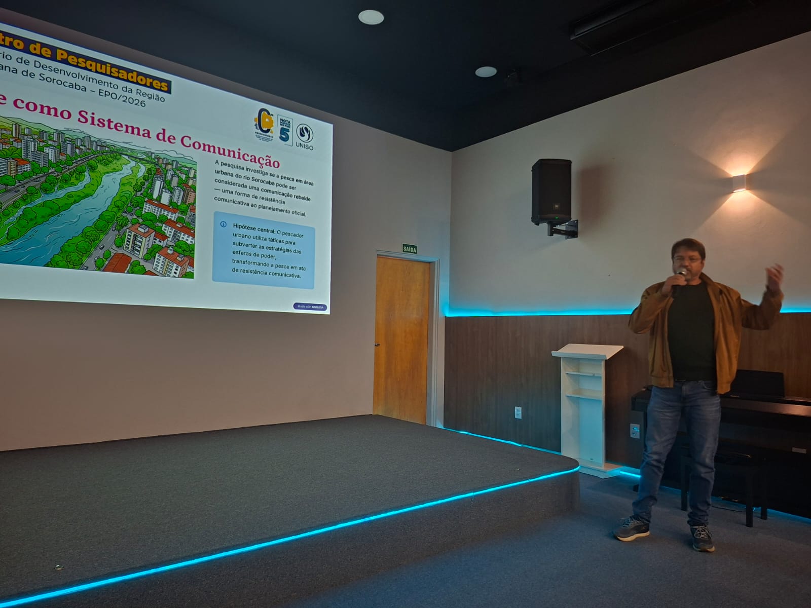 Apresentação da pesquisa 'Comunicação Rebelde', de Carlos Carvalho Cavalheiro Foto por Fernanda Ikedo