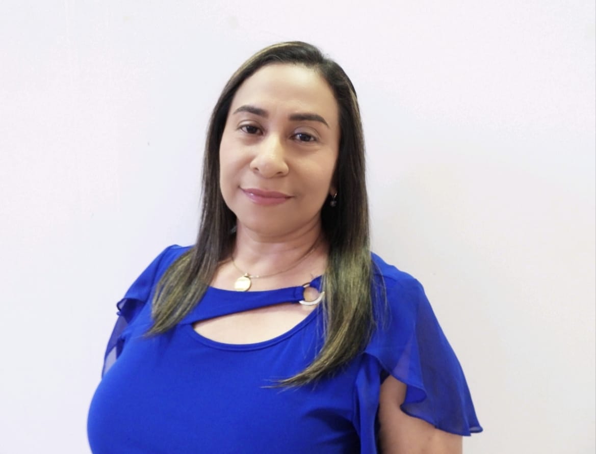 Madia Gisselle Morales Soza (Santo Tomás, Chontales, Nicaragua) es maestra en Didácticas Específicas con especialidad en Didáctica de la Lengua y posgrado en Gestión y Calidad de la Educación. Labora en la Universidad Nacional Autónoma de Nicaragua, Managua. (CUR Chontales).