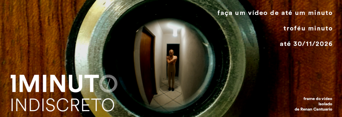 Cartaz promocional com o título "1 MINUTO INDISCRETO". Ao centro, a imagem circular vista através do olho-mágico de uma porta mostra um homem no corredor de uma casa, abraçando a si mesmo. No canto superior direito, os textos convidam a fazer um vídeo de até um minuto para o troféu minuto até 30/11/2026.